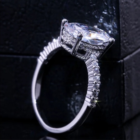 New Women’s 925 Silver Oval Cut Diamond Ring - Picture 3 of 5